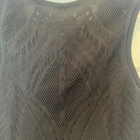 Athleta Black Crop Top with Sleek Design size xxs/xs. - Picture 6 of 7